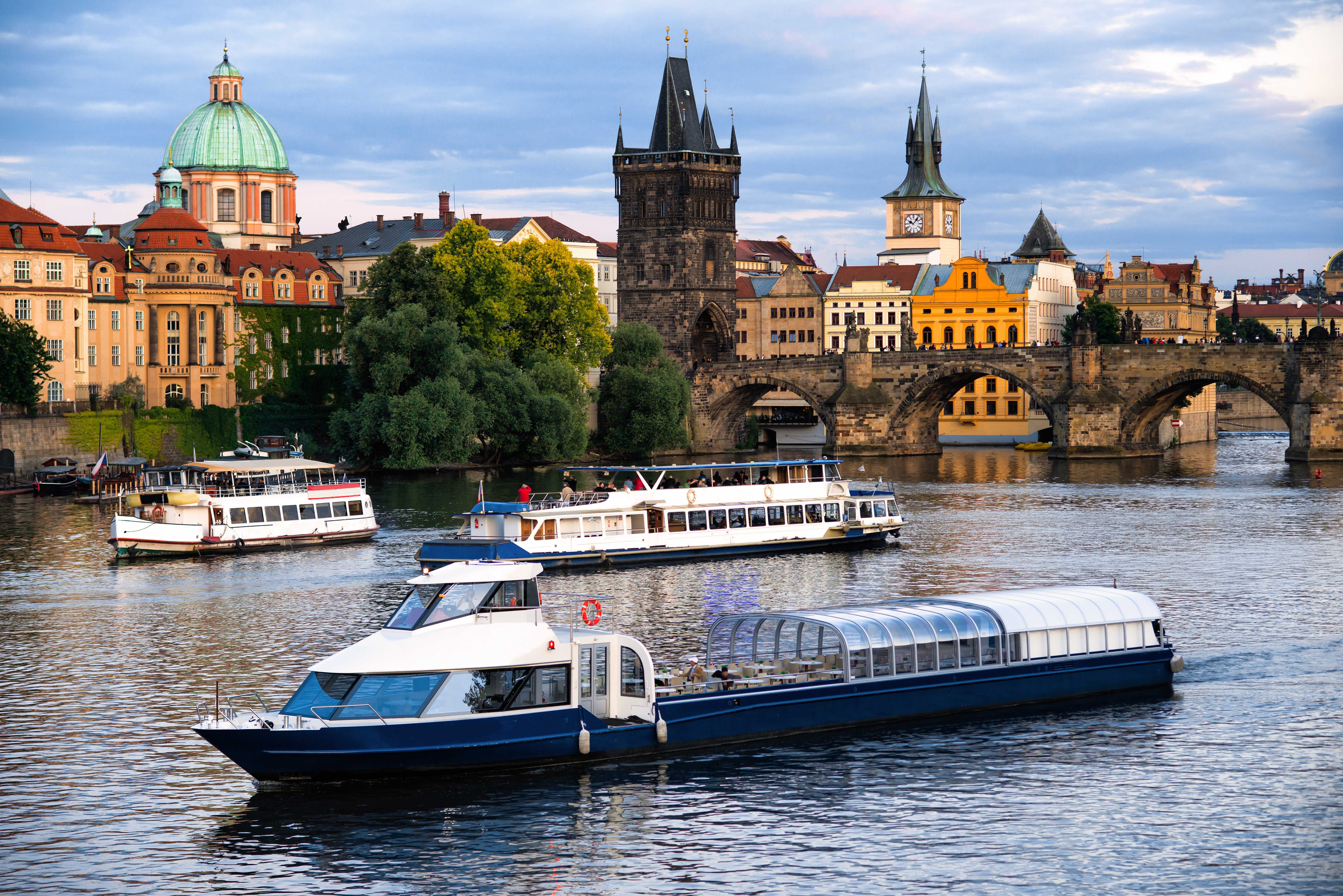 groepsuitje dinercruise praag