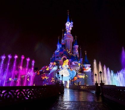 magische show illumination assepoester sprookjes disneyland parijs