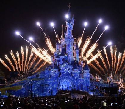 adembenemend vuurwerk bij magische kasteel show illumination disneyland