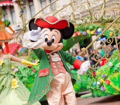 sfeervolle disney stars on parade met mickey mouse