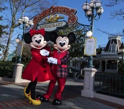 Mickey en Minnie Mouse in Disneyland Parijs