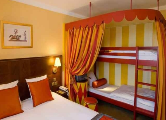 Vierpersoonskamer hotel Magic Circus